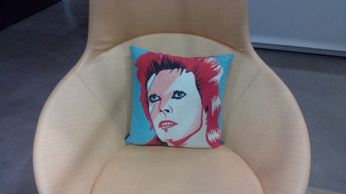 sincityson's tweet image. April @HackerNestTO & a David Bowie pillow at @Spaceworks Queen West @HackerNest #Hackernest #DavidBowie