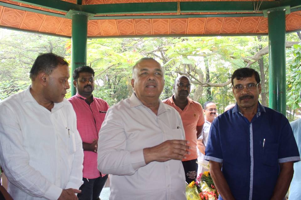 avsgowndar's tweet photo. Fixing physical Exercise equipment for juniors and seniors and quality garden establishment!!
MAJOR DEVELOPMENTS!!
"We are for your", "Kindly support with your valuable #Vote
#RAMALINGAREDDY for #BTM LAYOUT" (B.B.M.P(SOUTH)
#Congress #MChandrappa #Kormangala #Karnataka #Elections https://t.co/fyR4KsxAqY