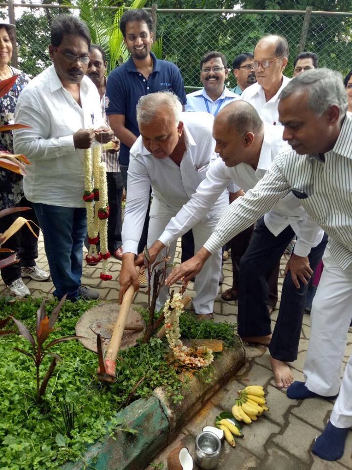 avsgowndar's tweet photo. Fixing physical Exercise equipment for juniors and seniors and quality garden establishment!!
MAJOR DEVELOPMENTS!!
"We are for your", "Kindly support with your valuable #Vote
#RAMALINGAREDDY for #BTM LAYOUT" (B.B.M.P(SOUTH)
#Congress #MChandrappa #Kormangala #Karnataka #Elections https://t.co/fyR4KsxAqY
