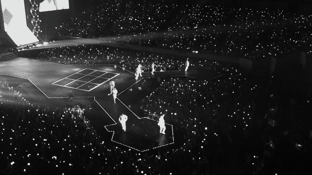 heyitskeltzy's tweet photo. #ElyXiOnInManila #WeAreOne #SilverOcean #EXO ❤️💕💞💙💛💚✨🤩😍🕺✌️ https://t.co/zR55vc6x5J