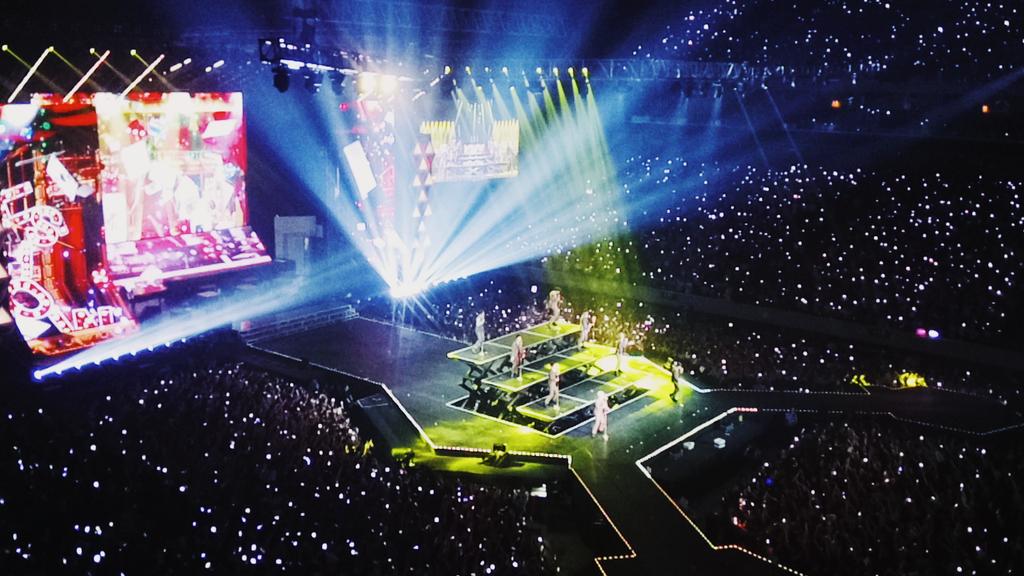 heyitskeltzy's tweet photo. #ElyXiOnInManila #WeAreOne #SilverOcean #EXO ❤️💕💞💙💛💚✨🤩😍🕺✌️ https://t.co/zR55vc6x5J