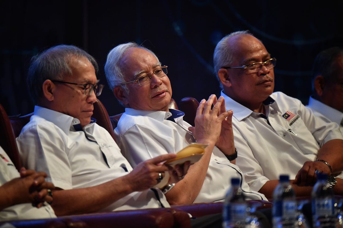 straits_times's tweet photo. Minimum wage hike, RM60m grants for #Malaysia 's workers if BN wins election: PM #Najib https://t.co/6hWQ1FNR4j #GE14 https://t.co/LVtEmtSsty