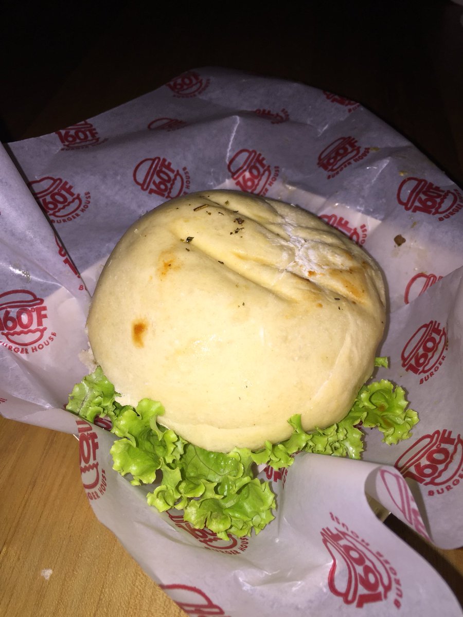 ManuBuitragoB's tweet photo. La 140F de 160F Burger House, espectacular! Y mas la compañía @rodrigochl  #burgermasterco #BurgerMaster #160F https://t.co/e0siNySlYM