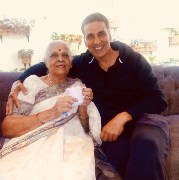 Had a chance meeting with the lady responsible for my manageable Marathi...my Marathi teacher from school :) Couldn't have met on a better day. 
महाराष्ट्र दिनाच्या हार्दिक शुभेच्छा
#MaharashtraDay
