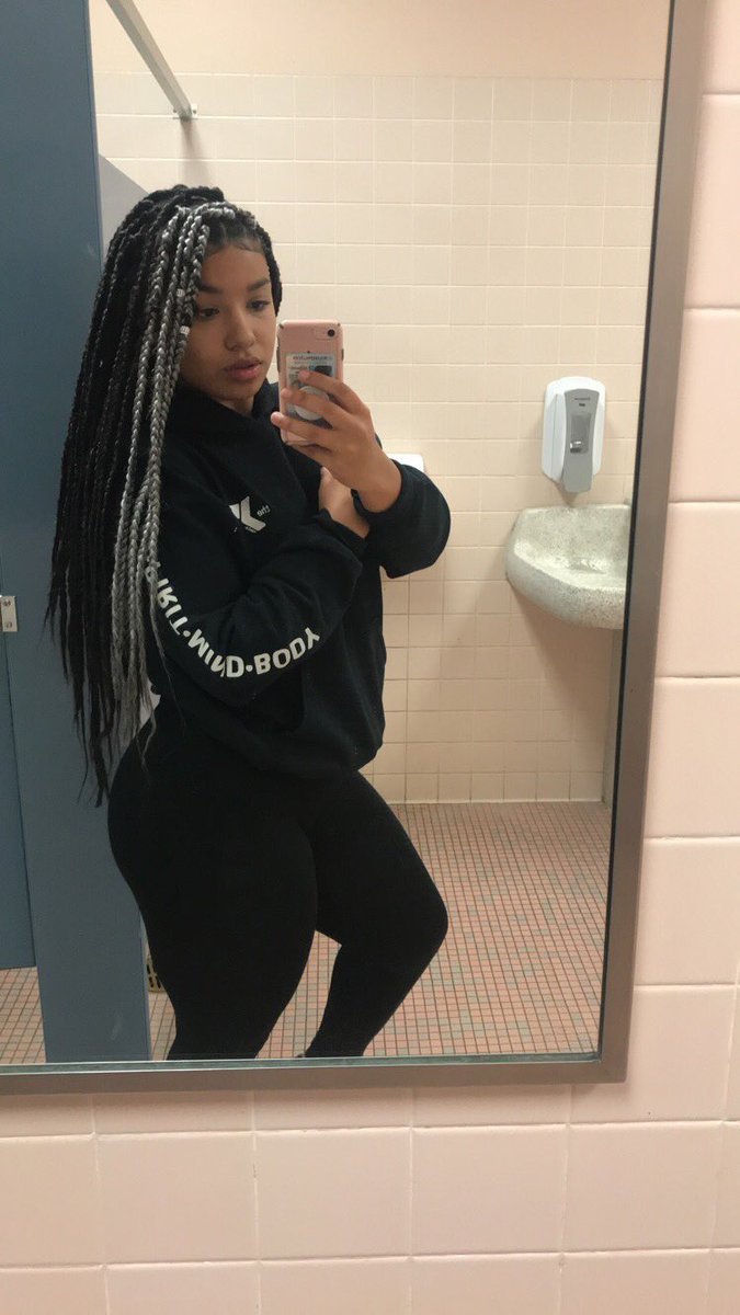 AdiaCameron's tweet photo. Just thought I’d show an appearance on here for once 💁🏽‍♀️🖤 https://t.co/JXqwYYBl6J