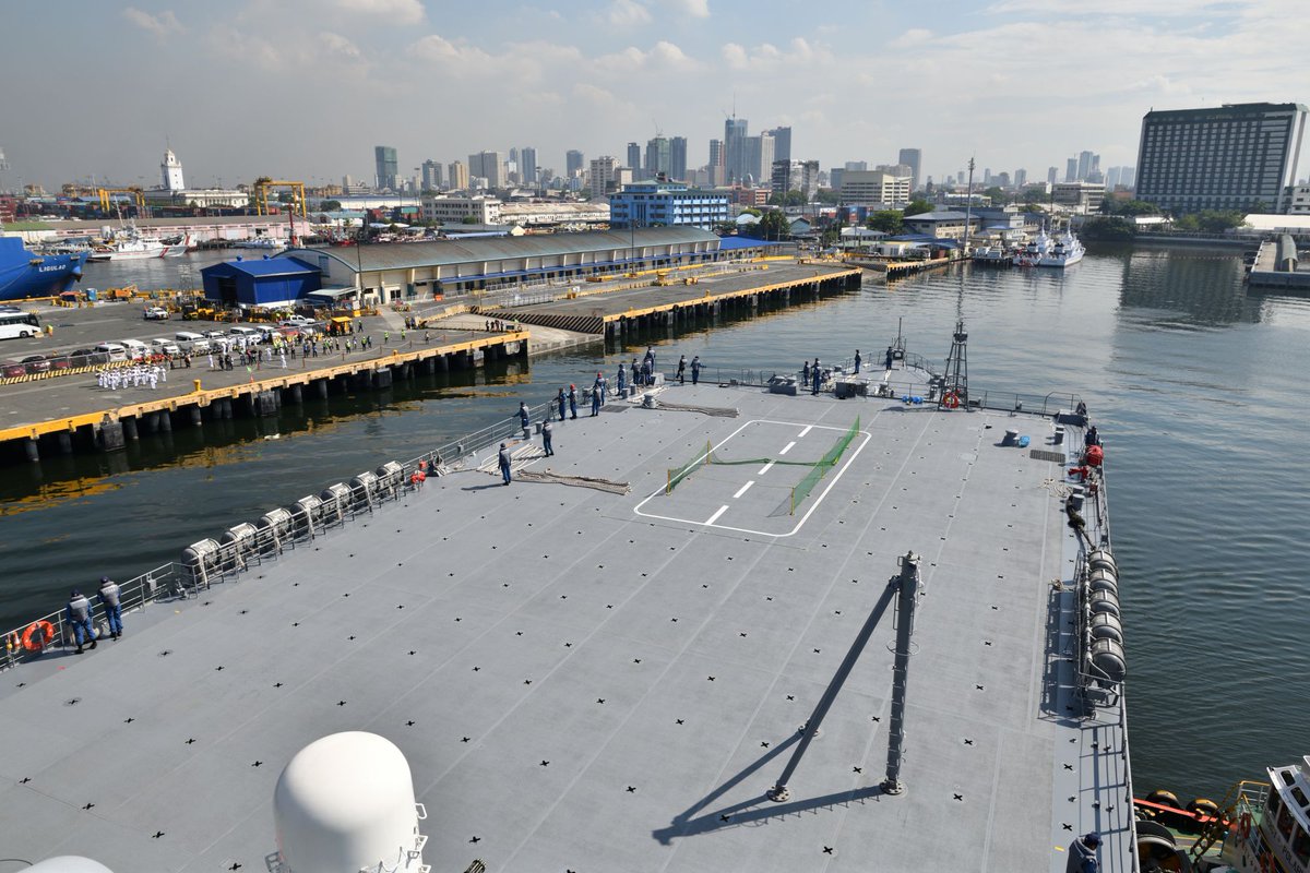 JMSDF_PAO's tweet photo. #海上自衛隊 輸送艦「おおすみ」は4月26日～28日までの間、フィリピンのマニラを親善訪問しました。滞在中、第１輸送隊司令は、フィリピン��軍司令部監理監察官を表敬訪問するとともに、「おおすみ」乗員は、フィリピン海軍将兵との各種交流を行い、日比海軍種間の友好関係の更なる深化を図りました。 https://t.co/EmSQIJ6ZvV