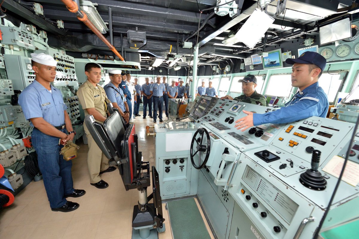 JMSDF_PAO's tweet photo. #海上自衛隊 輸送艦「おおすみ」は4月26日～28日までの間、フィリピンのマニラを親善訪問しました。滞在中、第１輸送隊司令は、フィリピン��軍司令部監理監察官を表敬訪問するとともに、「おおすみ」乗員は、フィリピン海軍将兵との各種交流を行い、日比海軍種間の友好関係の更なる深化を図りました。 https://t.co/EmSQIJ6ZvV
