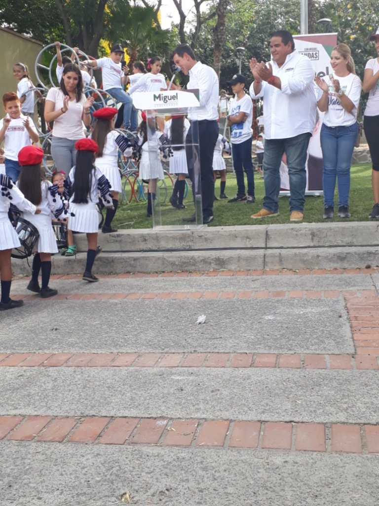 Jannetestrellau's tweet photo. Preaentes en el Parque Amarillo en el día  del Niño dist 8 con nuestros  amigos Candidatos @NachoMestasGDL  @micasrey @MiriamLdGuevara @jcedillofajardo 
Con @ealmaguerr
#ElValorPorDelante
Porque con Miguel Castro
#TuMandas https://t.co/3KtERLQZAX