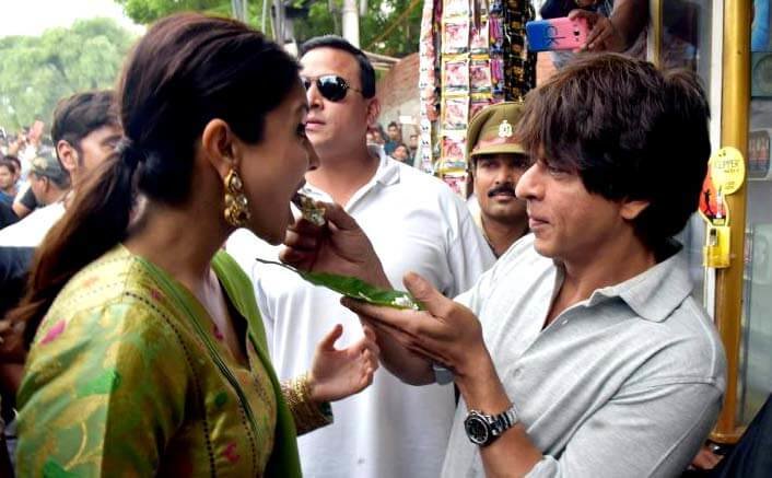 _samia_Khan's tweet photo. @iamsrk happy birthday to our @AnushkaSharma Anu🍫😘🎂 banarsi paan  birthday girl kelia ❤ https://t.co/Mw3ENjC4NT