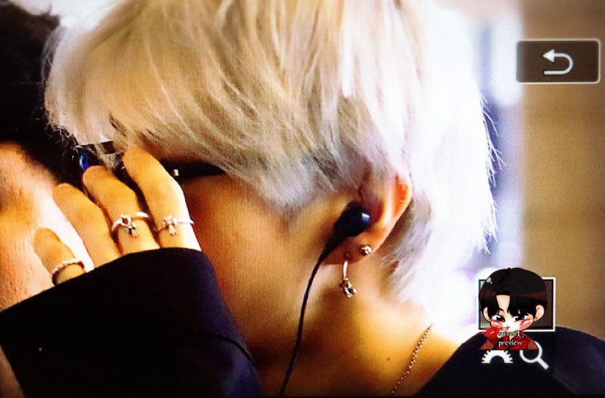 sweetL_'s tweet photo. preview❁180501 김포공항 (@JUNGTW_LEO) #레오 #택운 #leo #정택운 #빅스
오늘도 천사이네....?👼❤️ https://t.co/p4r9CAHTNj