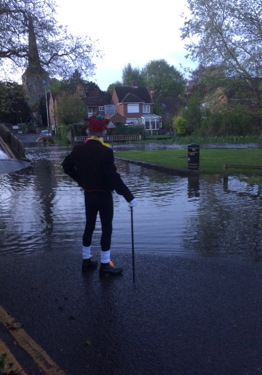 em_printed's tweet photo. #jacknthegreen Happy Beltane! #beltane #mayday #eynsford #hoodenhorse #hobbyhorse #morris #morrismen #villagelife #bringinginthemay https://t.co/njV2pKGGr8
