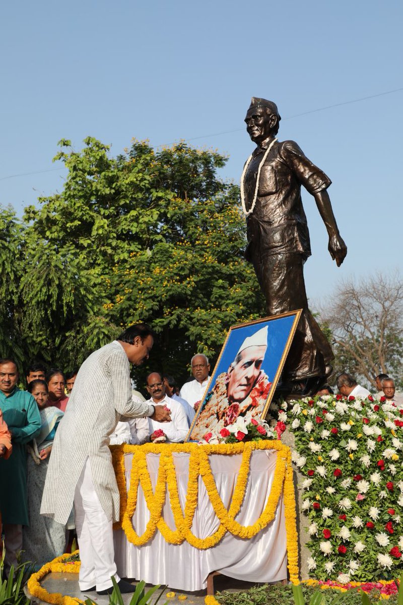 AmdavadAMC's tweet photo. Today on occasion of #GujaratDay a floral tribute to #MahaGujarat Movement pioneer Shri #IndulalYagnik and Shahid Smark were being paid by Hon'ble Gujarat CM Shri @vijayrupanibjp ji, Mayor Shri @igautamshah &amp; other dignitaries at Nehru Bridge and Laldarwaja. 
#GujaratGauravDiwas https://t.co/X1oGqydRKe