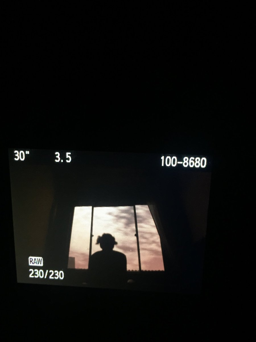 - ¿Con quien hablas a las 12:38 a.m ? 
-  ¿Hablar? Estoy esperando a que esa nube se quite para tomarle fotos a las estrellas y sacar una foto bien chida 😍👌🏼