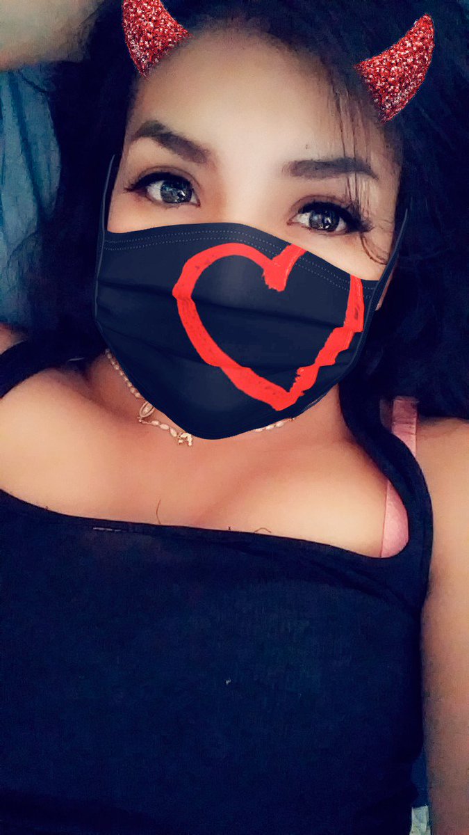 Killnme_Smallsx's tweet photo. I'm feeling this filter haha #SnapChatMadeMeDoIt #KillnMe-Smalls
#UpToNoGood https://t.co/UUQCFS5gtZ