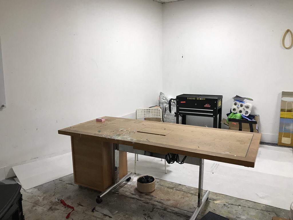 AndreaColtman's tweet photo. #tuesdaymotivation officially #move #newstudio space #koppelproject #holbornviaduct will be among some #amazingartists incl. @fionagrobertsart @mollyrosebutt @nicolerprice @oli.epp to name a few!
Note bowl for #studiodogs #bernesemountaindogs #contemporaryart #kunst https://t.co/6cqP3ET3qj