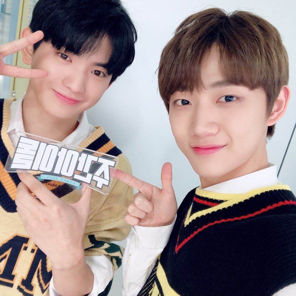 weekidol1's tweet photo. #주간아이돌 @weekidol1 

 #금주의엄지돌 
 동네 사람들~ 여기  
 #형섭X의웅 새싹이 피었숨니닷!🌱🌱 
 세상 청량함은 여기 다 모인듯한 비주얼(오열) 

 5/2 수요일 오후 6시 
 #어린왕자 들 영접하러 오세용!💕 

#형섭의웅 #형섭 #의웅 #너에게물들어 #슈퍼루키 #HyeongSeop #EuiWoong #LoveTint https://t.co/WqMLs73YSQ