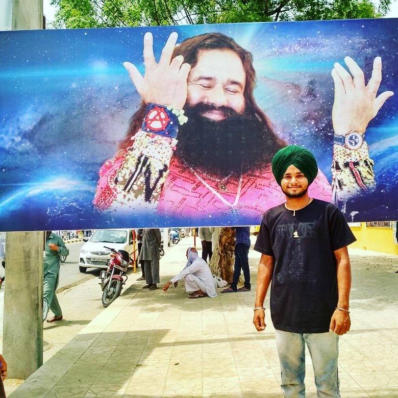 Guriinsan19's tweet photo. #NewProfilePic इक मेरे सतगुरु से प्यार है ,
   उन्ही के आने का इंतजार है ,
चलेंगे उन्ही के दिखाए रास्ते पर ,
   चाहे जान जाए हजार बार है ,
  I love MSG @Gurmeetramrahim https://t.co/9weaPYR3LC