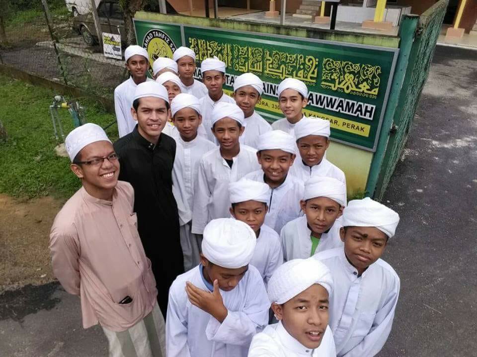 SufiPoetry's tweet photo. Sumbangan dialu-alukan utk kebajikan pelajar tahfiz yg terdiri dari anak yatim dan asnaf. Sila mesej https://t.co/8JO06fqJWy atau bank in ke CIMB 
8603272974 atas nama Maahad Tahfiz Ad Dawwamah
 atau Maybank 558O 97O6 1774 
atas nama Pustaka Ad Dawwamah. Jazkumullah. https://t.co/fREi8Lt8EV