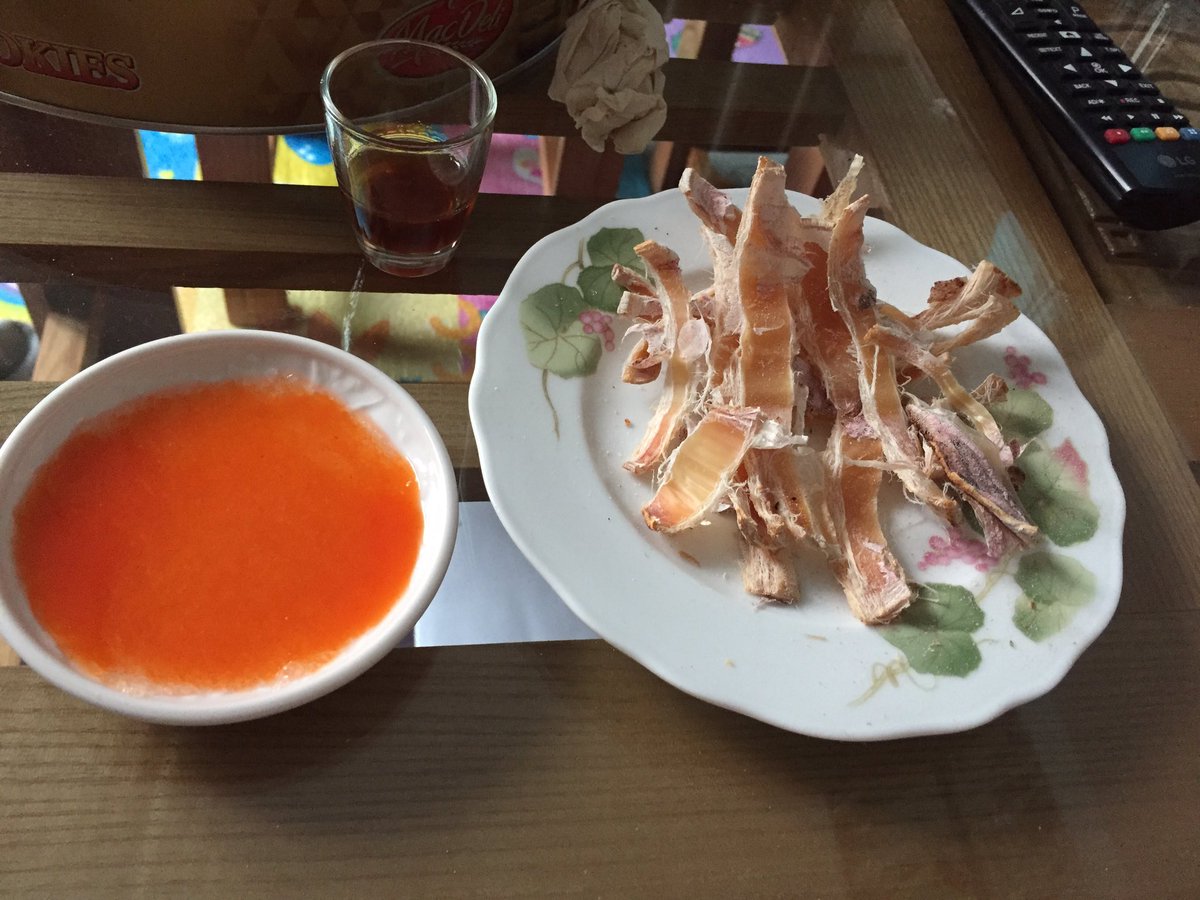 Đi làm còn được ăn uống tử tế. Chứ ở nhà toàn bị đói dài