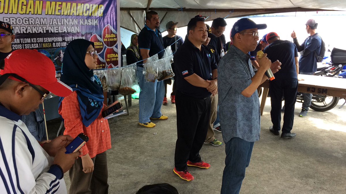 UKKNegeriSabah's tweet photo. Y.bhg Datuk Hj.Razak Tun Sakaran merasmikan Pertandingan Memancing Sempena Program Jalinan Kasih Bersama Pemimpin Daerah Semporna yg tlh di adakan di Pengkalan TLDM KD Sri Semporna.#lkimhq #lkim @MSaedon @HajiSaliah https://t.co/niNC0mQWIg