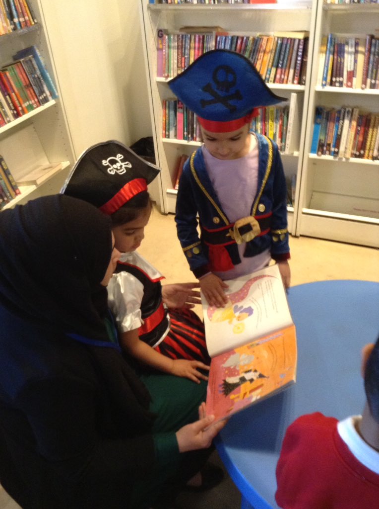 LeighPrimary's tweet photo. RB enjoyed selecting their own books at Ward End library and reading to themselves, to their friends and the grown ups! #literacy #readingforpleasure #wardendlibrary #birminghamlibraries https://t.co/gOPuuThRX2