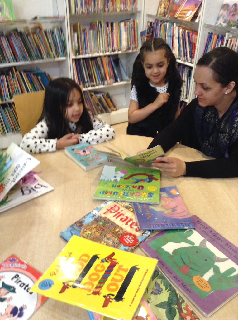 LeighPrimary's tweet photo. RB enjoyed selecting their own books at Ward End library and reading to themselves, to their friends and the grown ups! #literacy #readingforpleasure #wardendlibrary #birminghamlibraries https://t.co/gOPuuThRX2