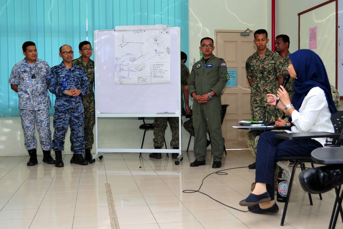 myjointforce's tweet image. Para peserta PP18 membuat prbincangan &amp;amp; prancangan Table Top Exercise (TTX) Maritime Search &amp;amp; Rescue Exercise (Maritime SAREX) brdasarkan senario kpal pnumpang karam. 
#DefenceDiplomacy
#PacificPartnership
#teamingforsuccess
#missioneffectiveness
#interoperability
@PacificPartner