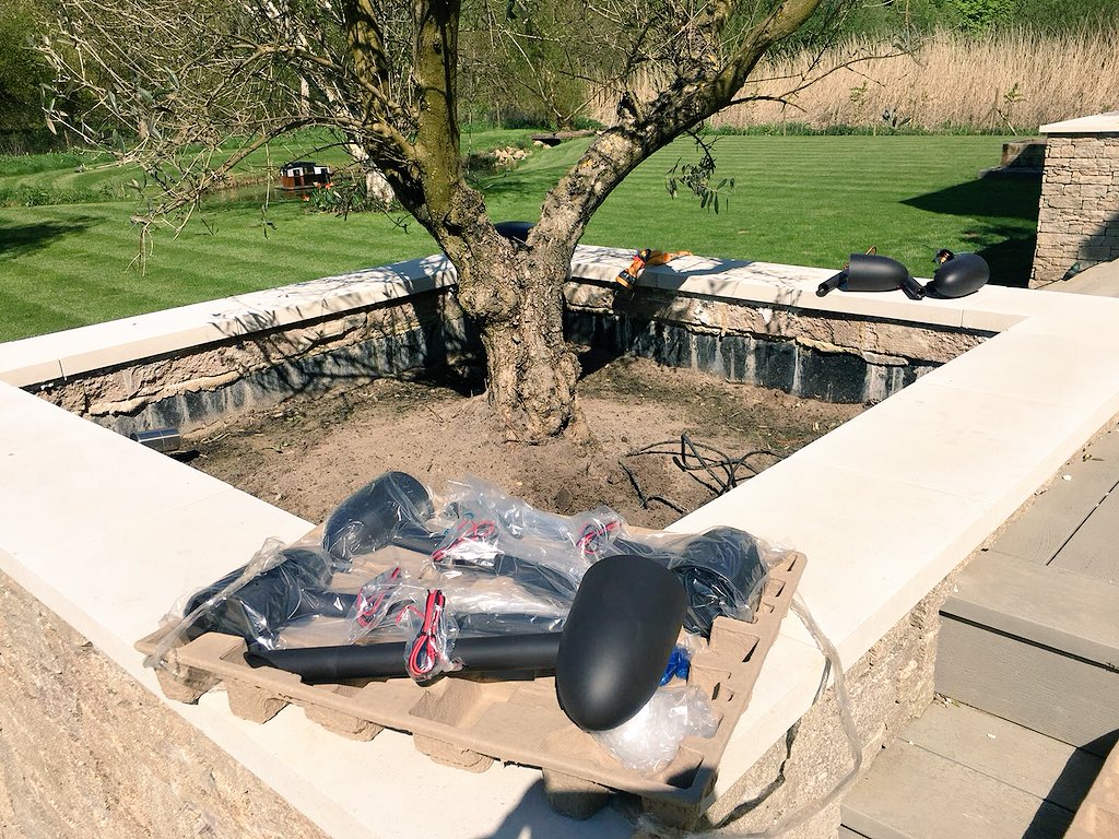 hh_archive_2019's tweet photo. The sun is shining and the @HaloHausUK team is installing the incredible #Sonance #Sonarray #outdoor music system driven by @LoxoneUK #MultiRoomAudio.
8x #HiFi speakers and and in-ground subwoofer provides awesome #sound outside this stunning #SmartHome.
@HabitechLimited https://t.co/wC748ha8PX