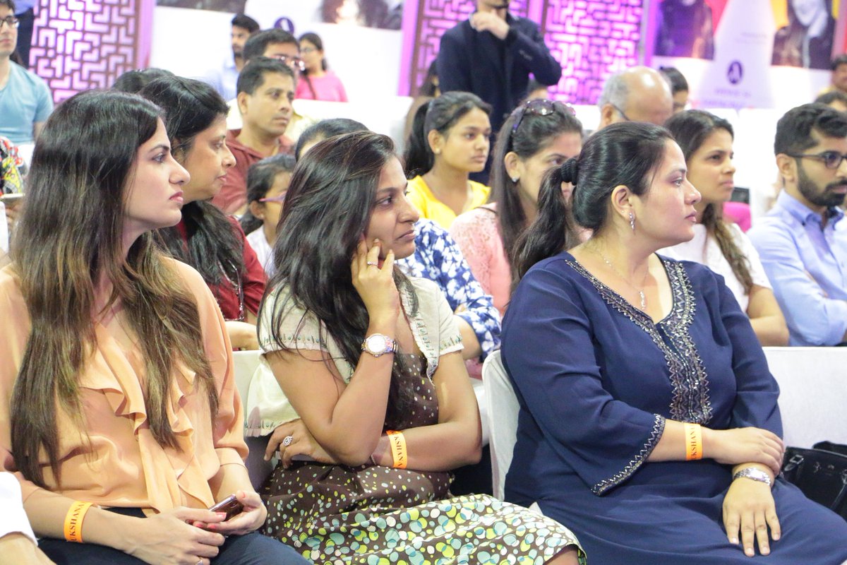 summerfest54's tweet image. Here’s #Avenue54 taking social etiquette lessons from Rukshana Eisa. A room full of decorum!  #SantacruzSummerfest #RadiusDevelopers #RukshanaEisa
@radiusdeveloper
