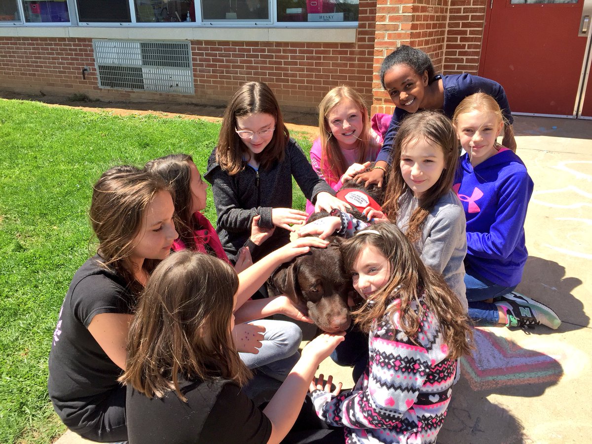 BrodeyNES's tweet photo. Recess is my favorite!☺️ #WeAreNorthern @WildasinNES4th https://t.co/41h1d9M44Y