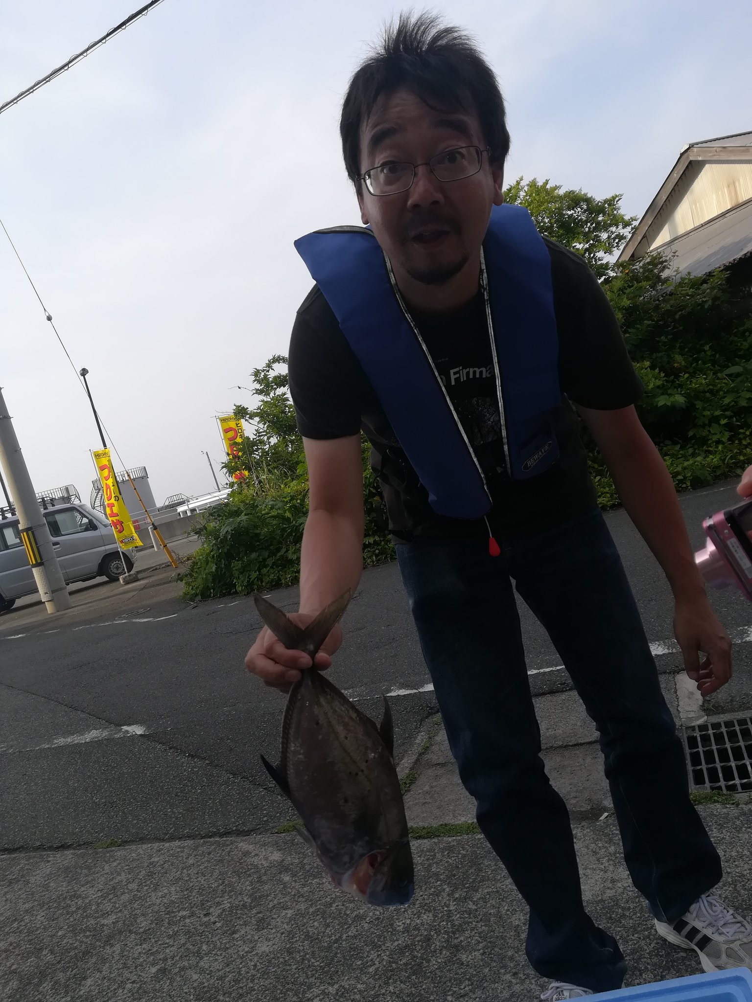 神港つり具 八丈島 En Twitter きびなごの泳がせ釣り サビキングできびなごｇｅｔ そのままサビキで泳がせ 南洋カイワリｇｅｔ おめでとうございます カンパチ回遊情報あるので 泳がせ仕掛けで明日はカンパチをがんばって 八丈島 レンタルサビキング