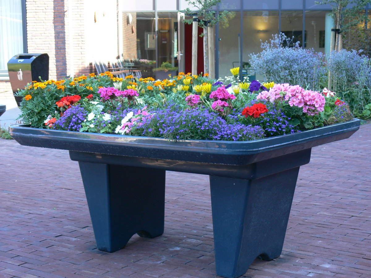 Weer meer #tuinplezier binnen de #zorg , nu via #Greenm2 <a href="/Greenhovenier/">Greenm2</a>  met een #polyester #planttafel van #Bureau #Aangepast #Groen.