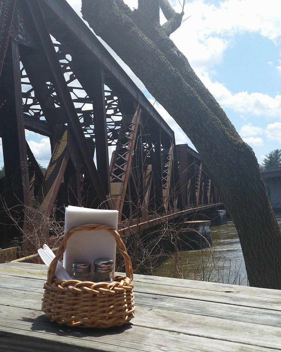 Only in New Hampshire can you enjoy farm to table lunch with a view like this!  Roots at Robie's is going to jump start this beautiful week with riverside outdoor seating and fresh local ingredients! #hooksett #merrimackriver #outdoorseating #farmtotable #eatlocal