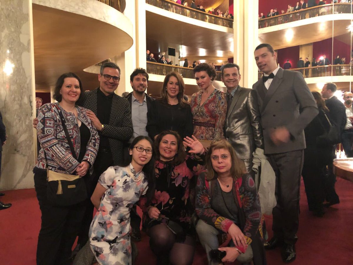 Yige_Li's tweet photo. La musica e gli amici. What’s more can one ask? #LaSplendida #Tosca @MetOpera @AnnaNetrebko @eyvazov_yusif https://t.co/pR8TNg5AV5