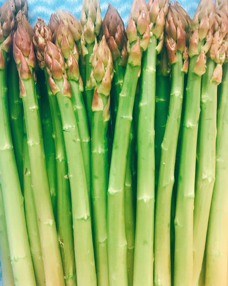 ParksEdgeBandK's tweet photo. Itβs a new day, itβs a new season! New Season Asparagus fresh in today! The food of love, just as the sun comes back out!
#loveyourveggies #asaparagus #aphrodisiac #springtime #veg #lovegreen #newseason #chefprep #asparagusseason #lunch #dinner #newmenu #restaurant #foodporn https://t.co/e9iyGdLZYM