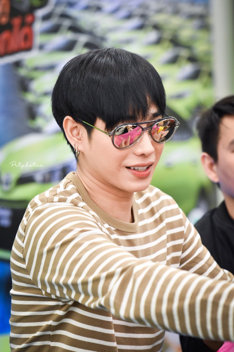 prtphotos_bkk's tweet photo. เสื้อตัวนอกได้ถูกประมูลออกไปในราคาแสนกว่าบาท😱

#เป๊กผลิตโชค #palitgallery #โออิชิโอทั้งคู่ยูเลือกได้ #prtphotos https://t.co/b4S0dDX3Rq