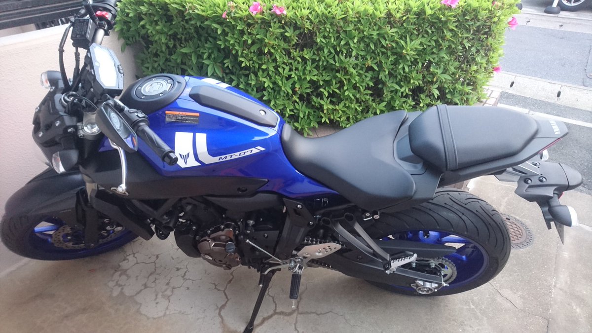 devilmachen36's tweet photo. 納車された
ちょろっと乗ったけど乗りやすい
R6と真反対やな(そりゃそうだ)
#YAMAHAが美しい 
#mt07
#yzfr6 
#ひとり信号機 https://t.co/WsXzHI43fg