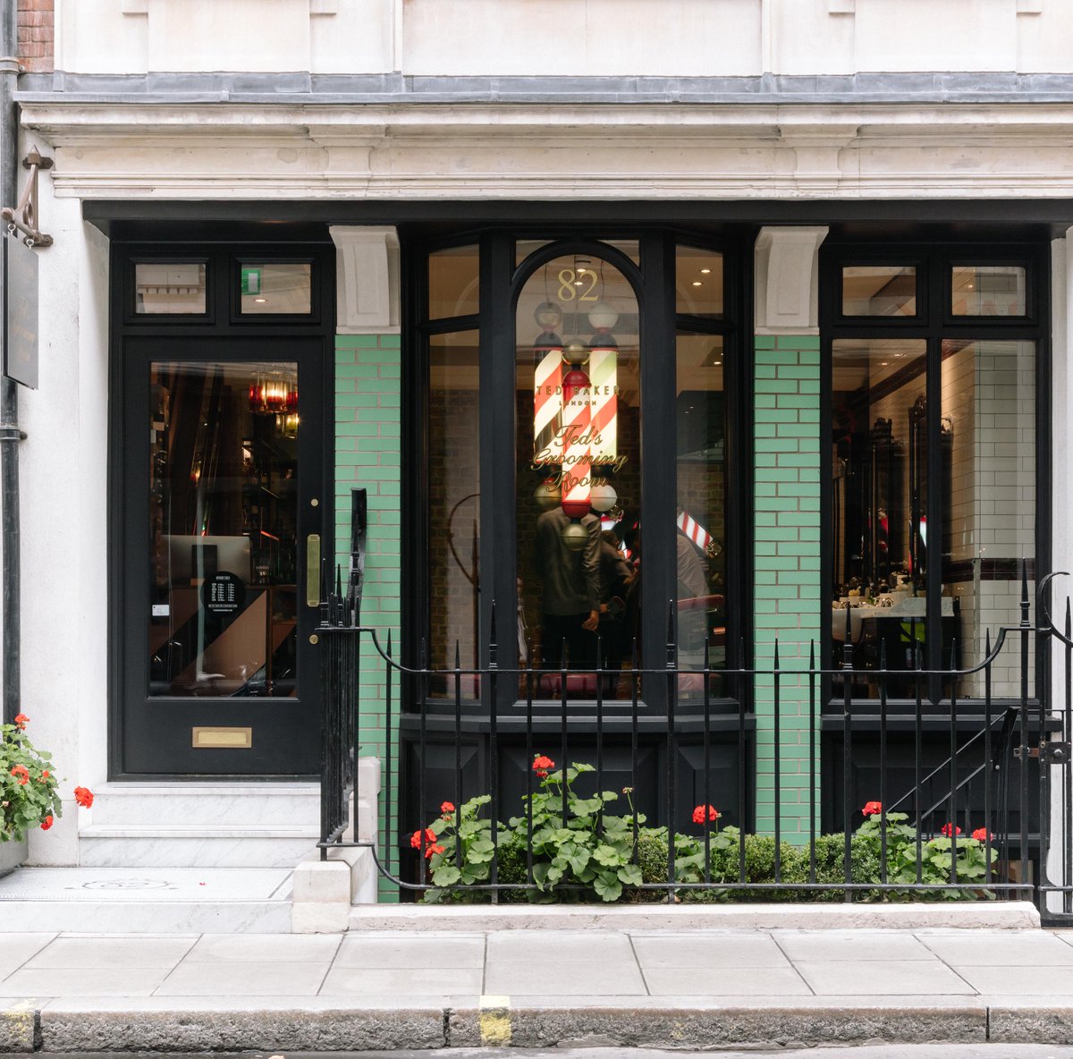 Teds_Grooming's tweet photo. You now have the option to book your #treatment at Ted's #Grooming Room in #Mortimer Street, located right next to #Regents Street. #Shaving and #Cutting your waiting #time down to none, #book in now!
.
.
.
.
#appoitments #Tedsgroomingroom #tedbaker #groomingrange #mensgrooming https://t.co/WbmS088WUf