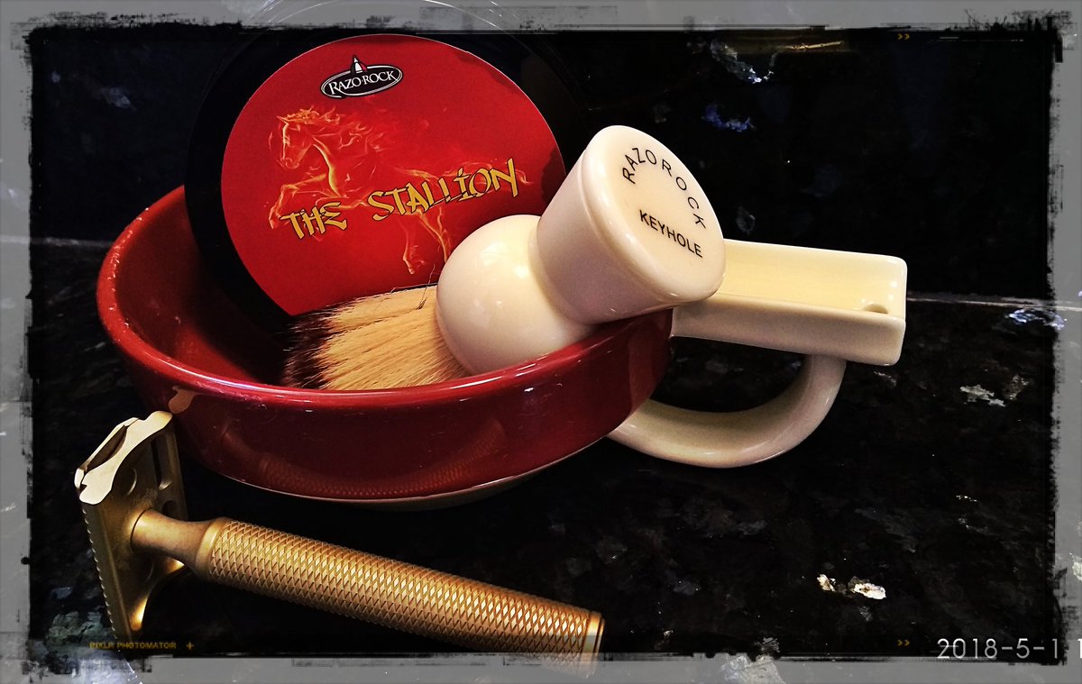 luv2shave's tweet photo. #SOTD #wetshaving #wetshave #Shaving #Razorock #Stallion #Oud scented shaving soap, #Razorock #keyhole #plissoft synthetic brush, #Karverazors #ChristopherBradley #Brass #Razor plate C, #Polsilver blade @razorockJoe @FineAccoutrmts shave bowl. Fantastic #Oud #Fragrance #Parfum https://t.co/pnYUqwEPuJ
