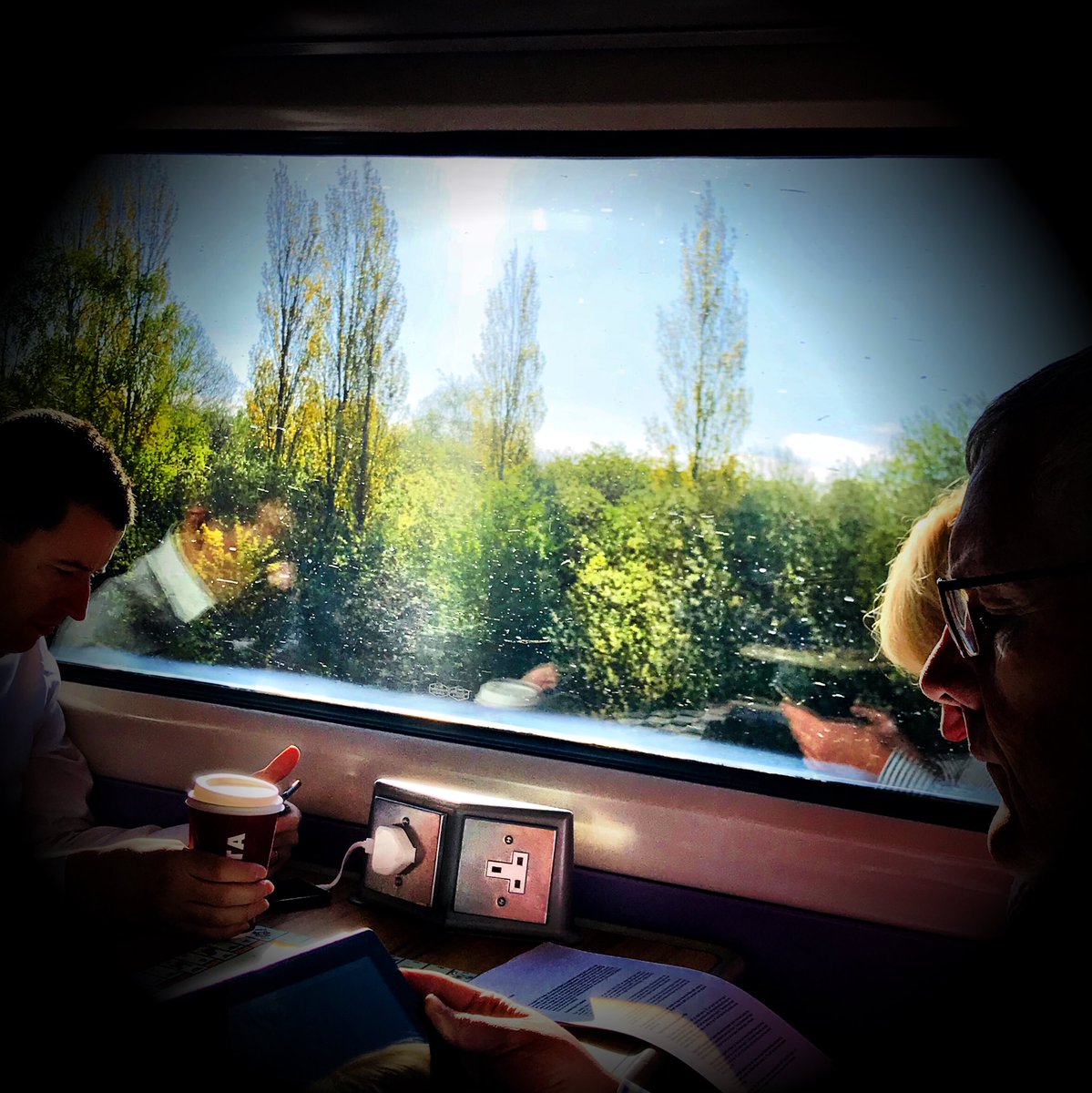 ianellison's tweet photo. What a bright optimistic day for @ThinkFM - ping me to chat about new @BIFM_UK/@_3edges knowledge reports and our brand new Workplace Leadership Programme! 🤩 #ThinkFM #WorkplaceMatters #WorkplaceAdvantage https://t.co/ftwHKGTuI2