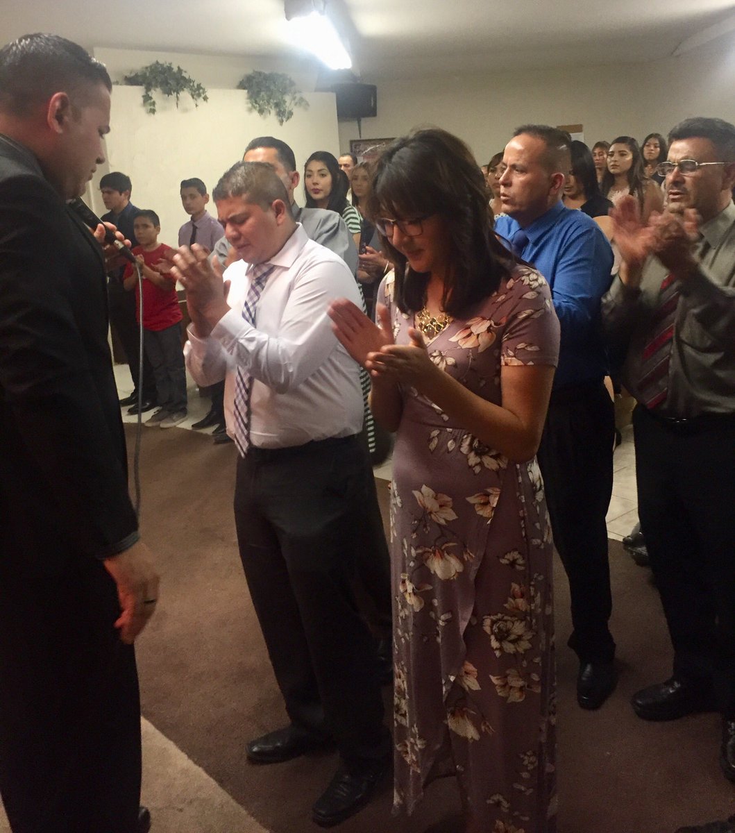 gax10_jacob's tweet photo. Momentos especiales...Ayer despedimos a esta preciosa pareja, Jesús y Keyla, hoy toman el reto de llevar a delante esta preciosa iglesia hija del FFCC, de Agua Prieta...Que Dios los use de una manera especial, y bendiga esa preciosa iglesia.👍 https://t.co/NvShowAIP8