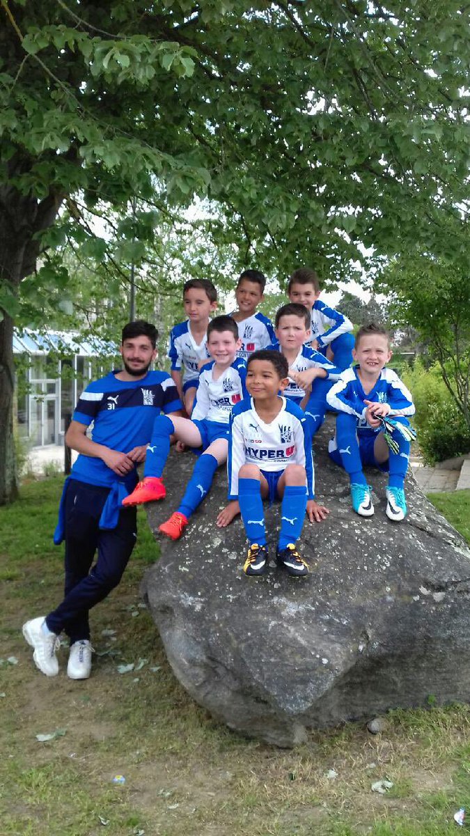 VFFOfficiel's tweet photo. On revient en images sur la participation de nos #U9 au #MiniEuro ⚽️ qui se déroulait ce week-end à #Cholet.. Les jeunes protégés de @Maximedsmacase terminent à une très belle 17ème place et ils ont pu jouer contre de belles équipes. Bravo les jeunes 👏👍🔵⚪️ https://t.co/VBLUHOK3Pr
