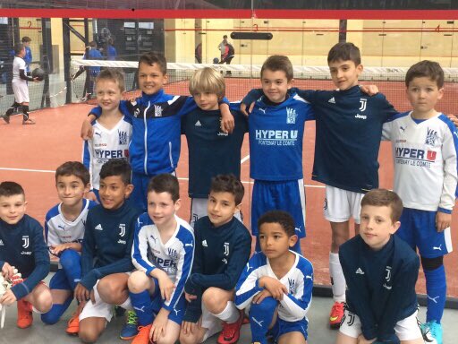 VFFOfficiel's tweet photo. On revient en images sur la participation de nos #U9 au #MiniEuro ⚽️ qui se déroulait ce week-end à #Cholet.. Les jeunes protégés de @Maximedsmacase terminent à une très belle 17ème place et ils ont pu jouer contre de belles équipes. Bravo les jeunes 👏👍🔵⚪️ https://t.co/VBLUHOK3Pr