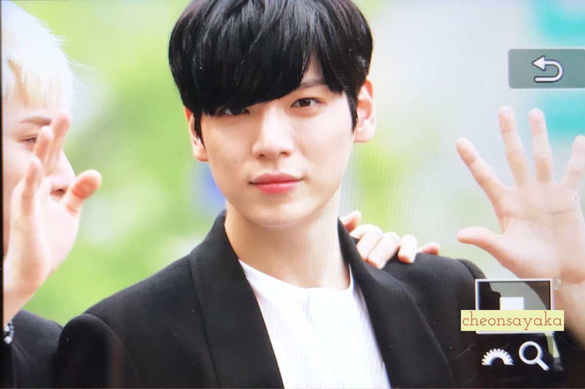 cheonsyk's tweet photo. 180501 더쇼 미니 팬미팅🌱

#인투잇 #IN2IT #현욱 #한현욱
#SNAPSHOT #스냅샷 https://t.co/qk6CLjU8Pa