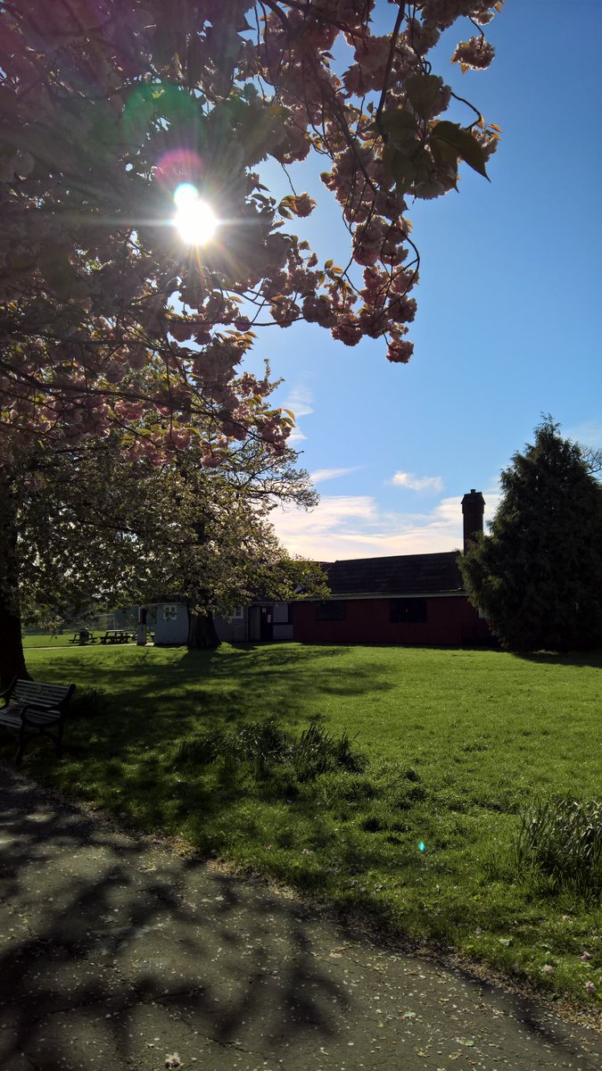 PhilBurkett's tweet photo. Good morning #Eltham
'Spring in the air
There's magic everywhere
When you're young and in love'
@SEninemag @ThisisEltham @ElthamArts https://t.co/JZ0jyEHMqf