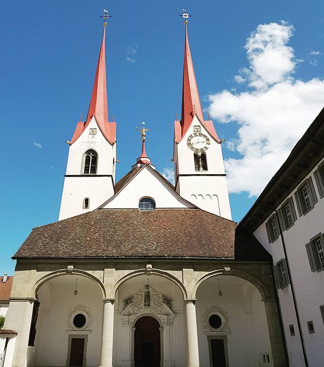 IlsankerGeeky's tweet photo. Klosterkirche Muri, fast 1000 Jahre alt. Verstecktes Kleinod im Aargau wo die Herzen der 2 letzten Habsburger begraben liegen. ·
·
#monastery #travel #monasterylife #monasterystrong #monasteryo #travelphotography #architecture #church #tatevmonastery #w… https://t.co/aUvS2lk5q8 https://t.co/Smu8mc4Bcx