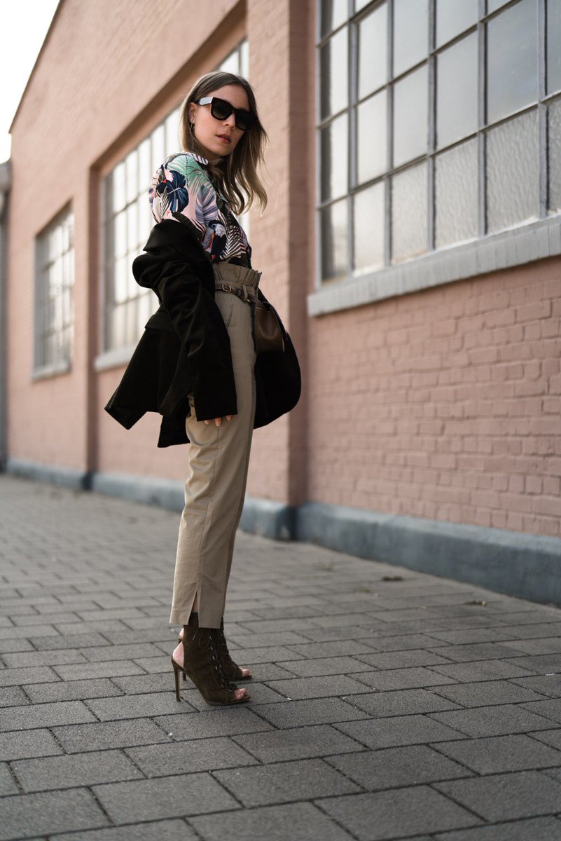 Sariiety's tweet photo. Cord Blazer, Tropical Blouse &amp; High Waist Chino https://t.co/EpfA9YYXON https://t.co/2CJXOU2Kq7