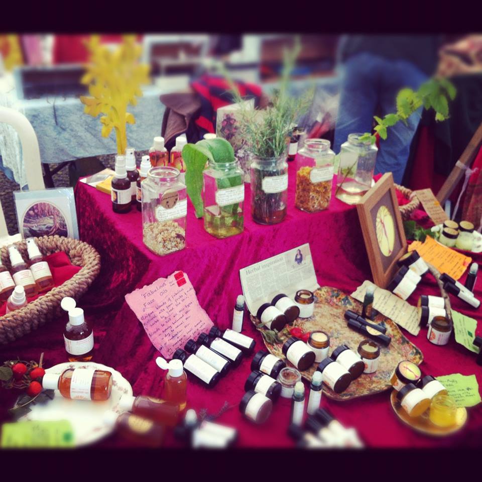dartingtoncraft's tweet photo. Shout out to all the lovelies who traveled to #Dartington for last weekend's workshops. #crafts #sourdough #SpringTonic #designyourown #cutflowers #makeit #craft4life #makersgonnamake https://t.co/fg4w6UKIlZ