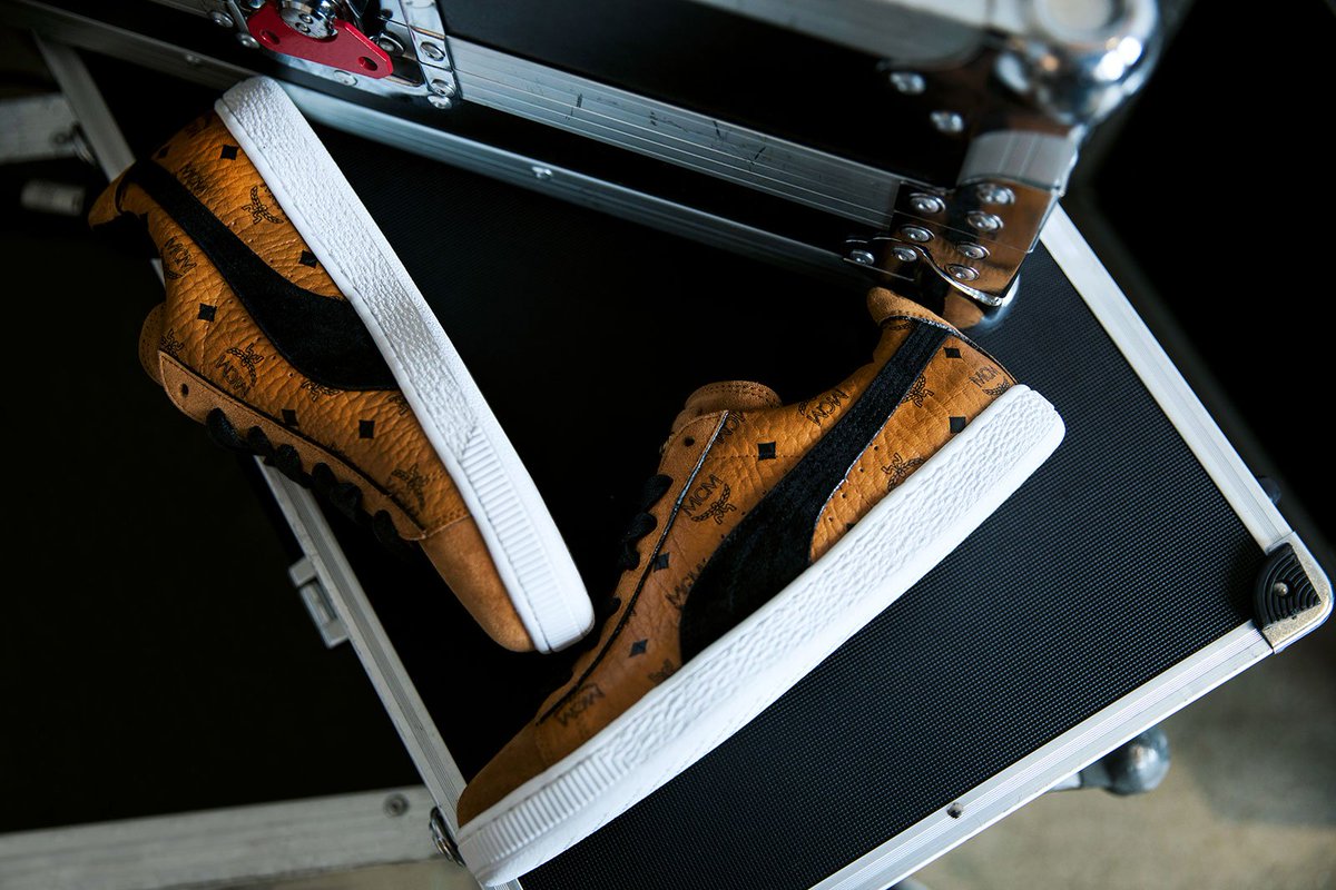 スニーカー ハイブランド買うならスニダン スニーカーダンク On Twitter 5 25発売 Mcm Pumaのコラボからラジュアリー感溢れる Suede が登場 Https T Co Tsjkzoqxfi Puma Mcm Suede