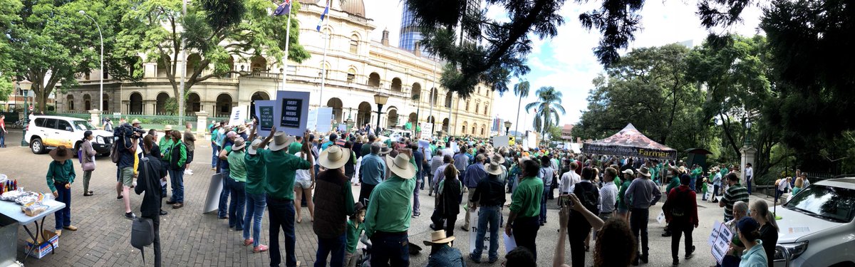 endofthebitumen's tweet photo. Great turnout today by #farmers fed up with @AnnastaciaMP’s pusillanimous regime . Not one @qldlLabor stooge was prepared to defend the indefensible before a crowd of fellow Queenslanders . Weak as piss . See you in #Rocky @AgForceQLD #yourfoodtheirfuture https://t.co/uhKosvRySm